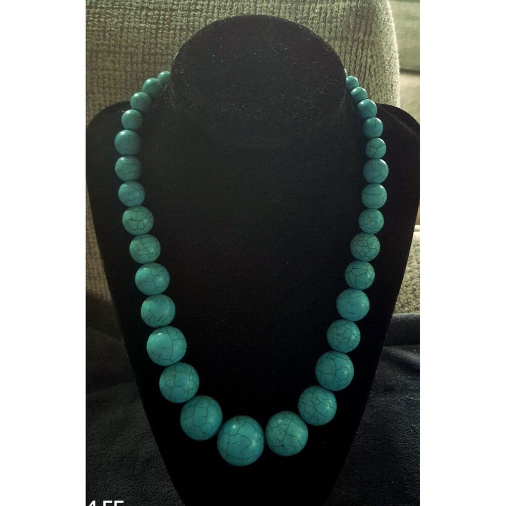 Vtg  Boho 18" Graduated Turquoise Howlite Beaded Statement Necklace Toggle Clasp